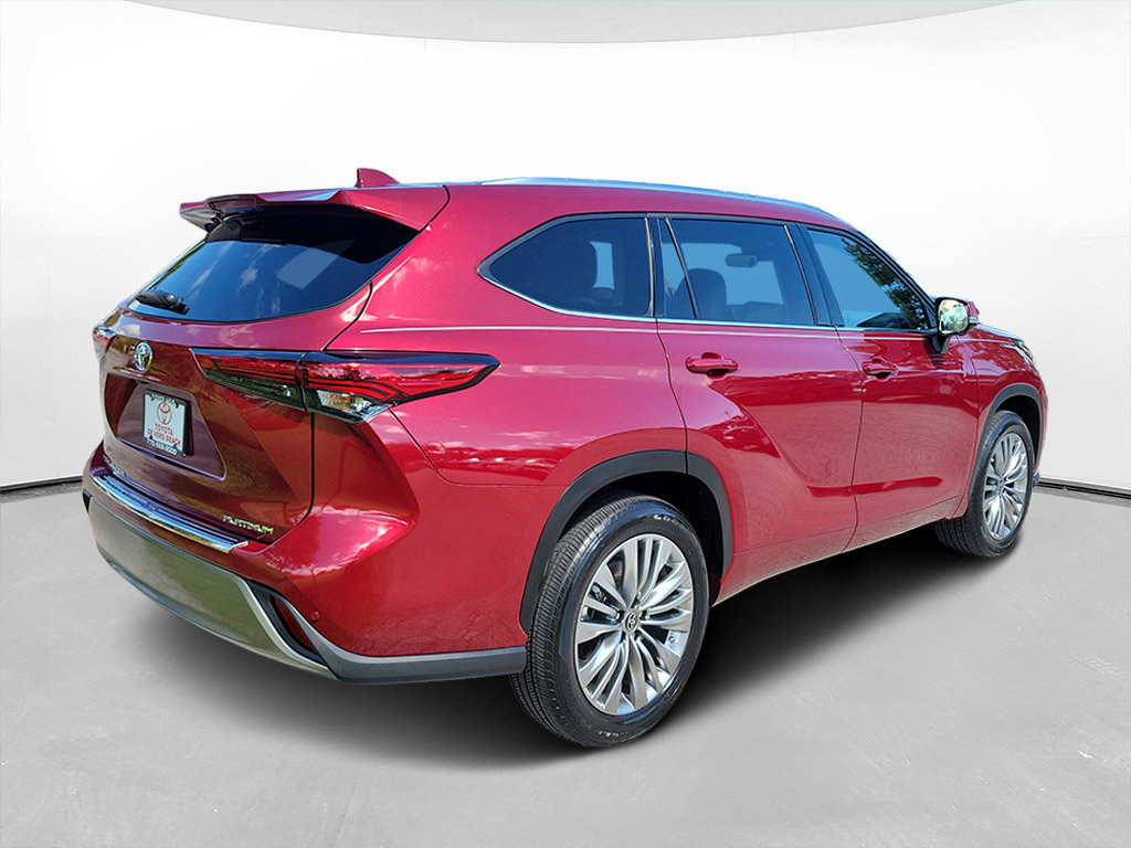 Used 2023 Toyota Highlander Platinum FWD image 4