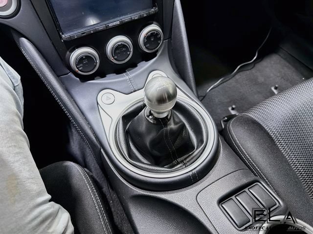 Used 2013 Nissan 370Z Coupe RWD image 18