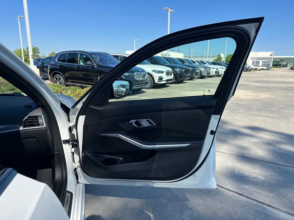 Certified 2023 BMW 330i Sedan w/ M Sport Package RWD image 31