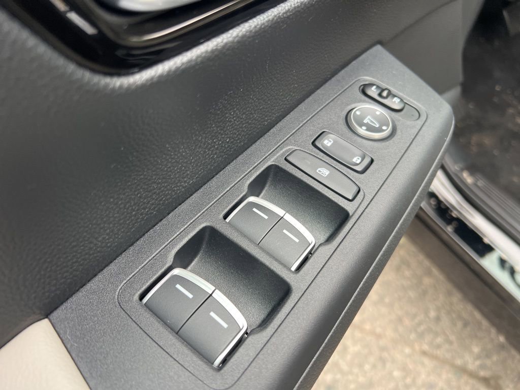 Used 2025 Honda CR-V EX-L image 10