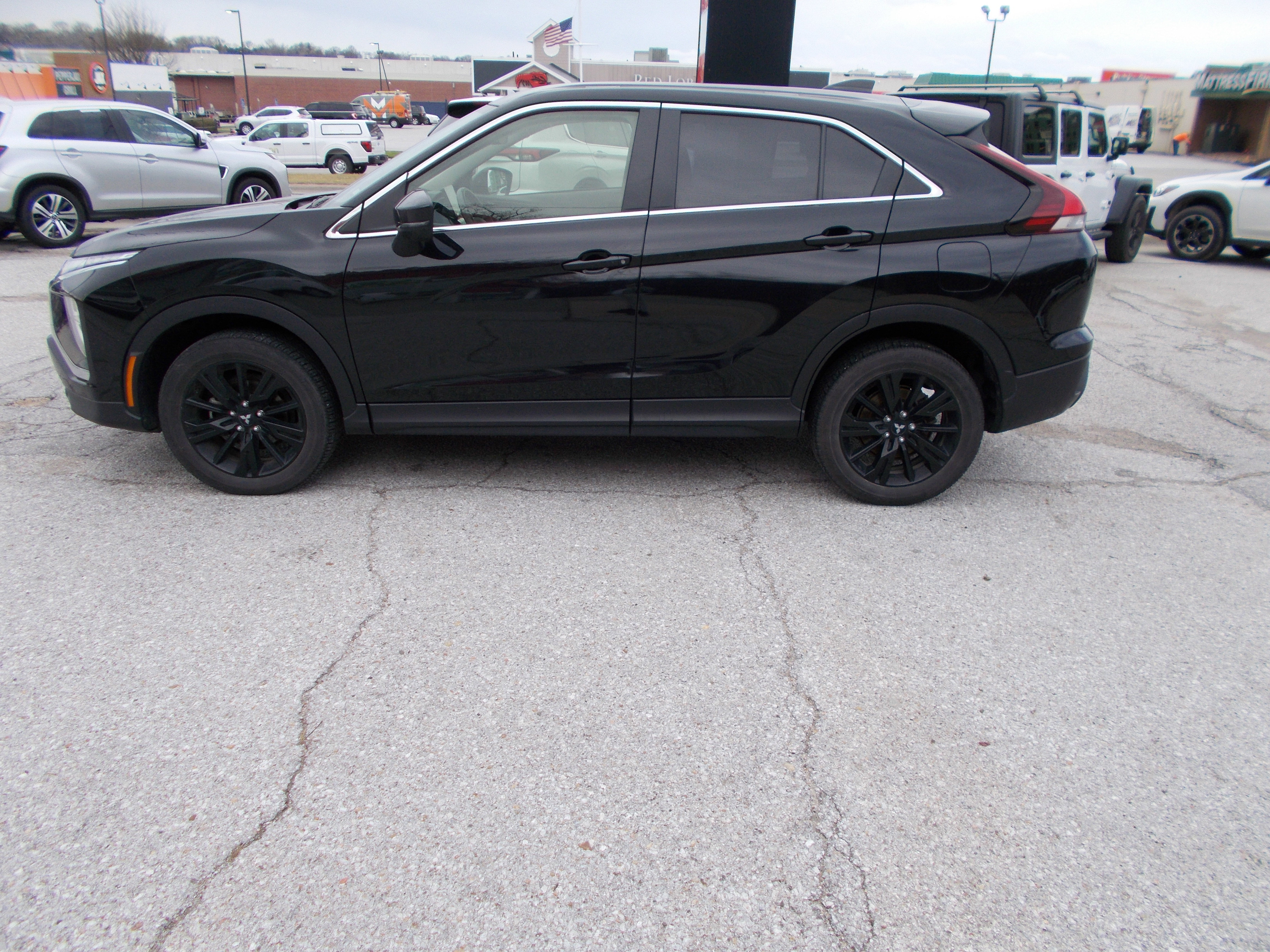 Used 2024 Mitsubishi Eclipse Cross LE AWD/4WD image 8
