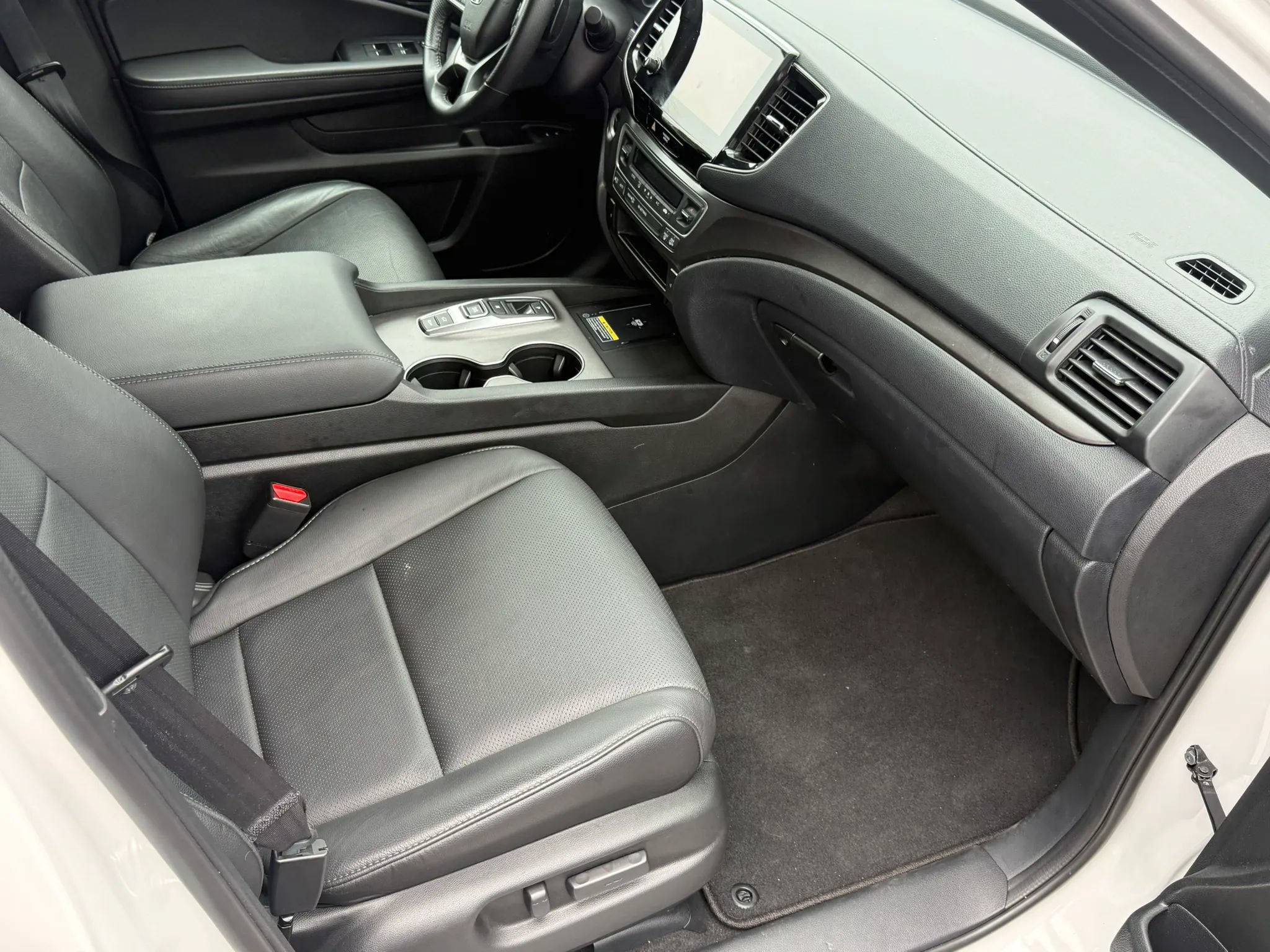 Used 2024 Honda Passport EX-L image 12