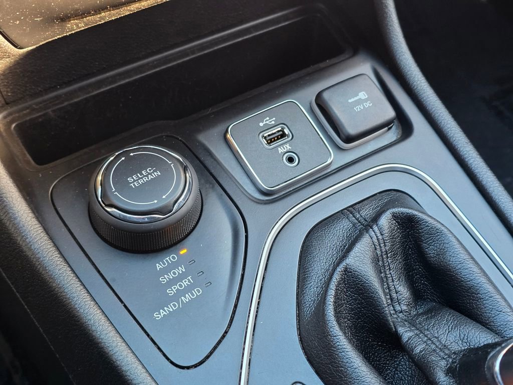 Used 2019 Jeep Cherokee Latitude Plus image 33