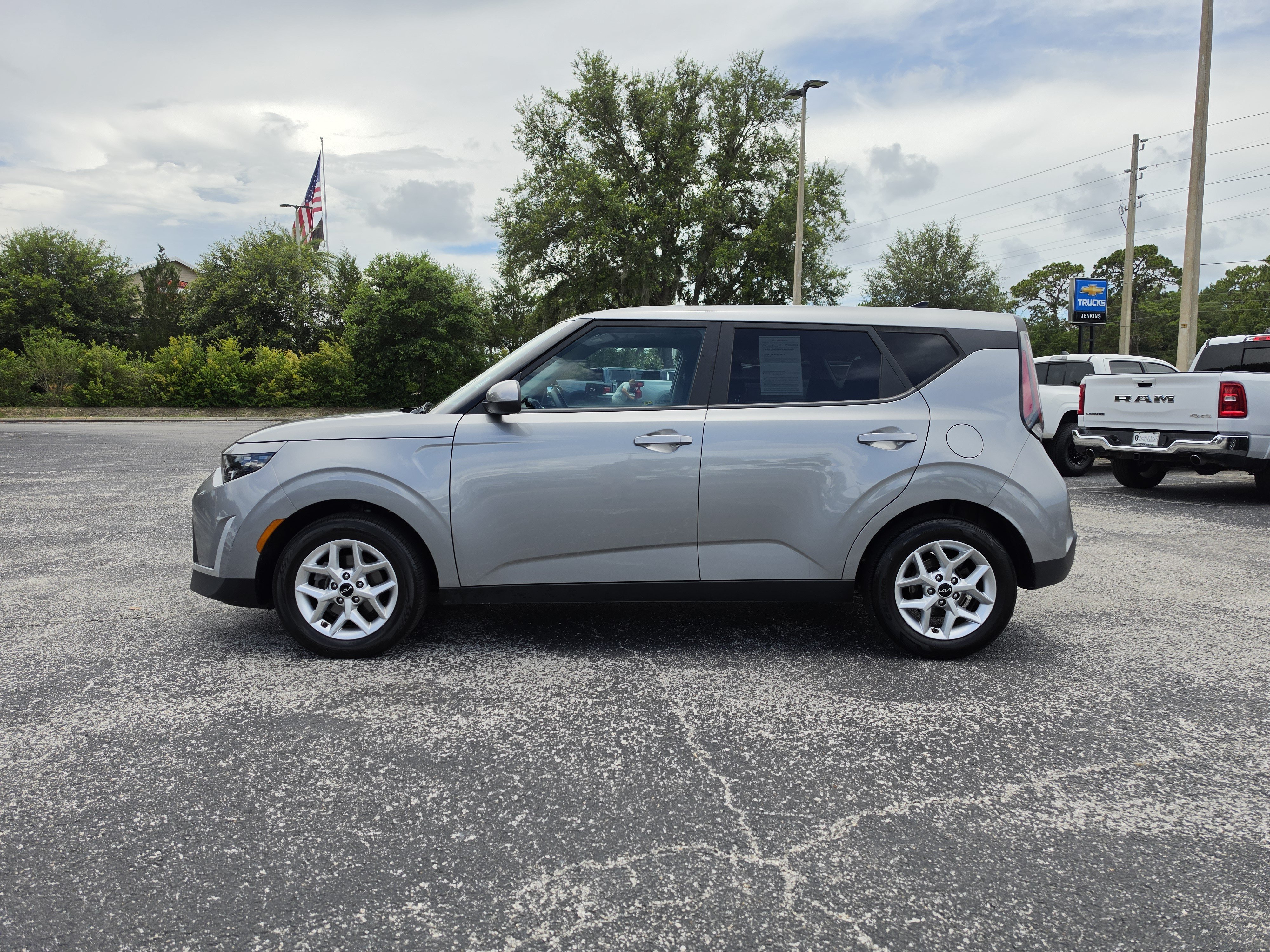 Used 2024 Kia Soul LX w/ Option Group 015 FWD image 9