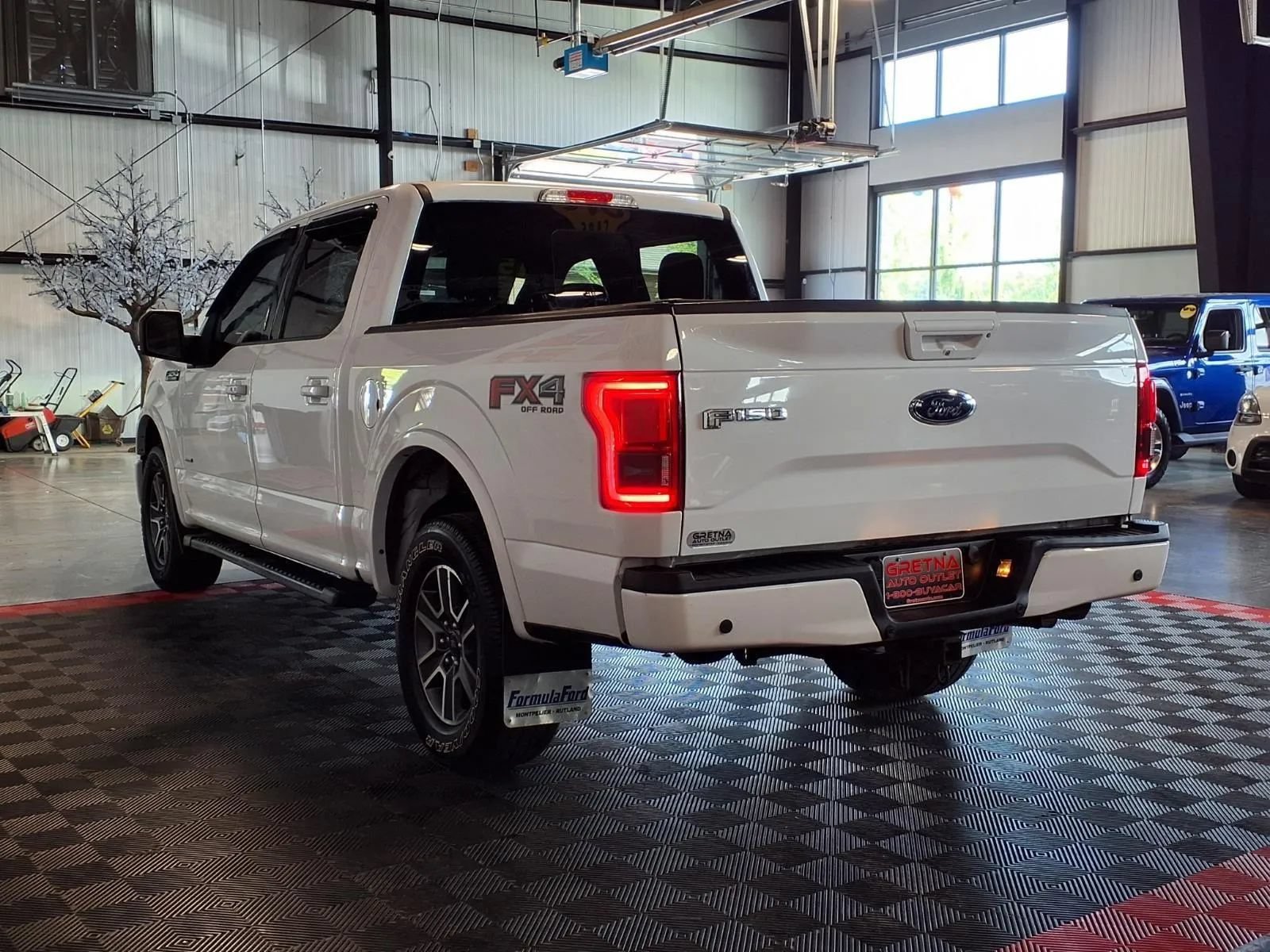 Used 2015 Ford F150 Lariat w/ Equipment Group 502A Luxury AWD/4WD image 4