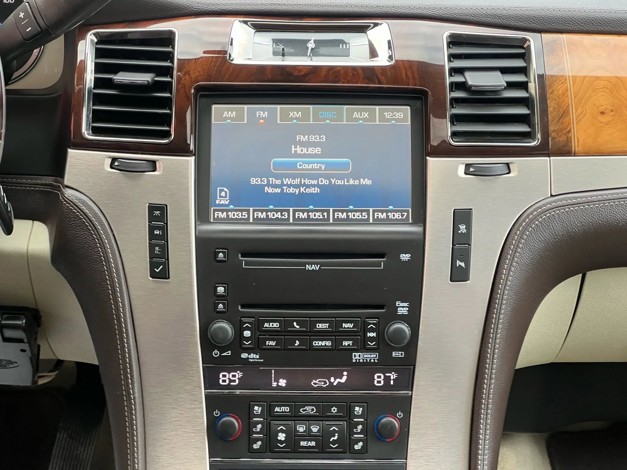 Used 2010 Cadillac Escalade Platinum image 18