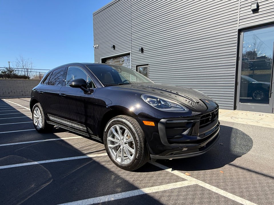 Certified 2025 Porsche Macan image 7