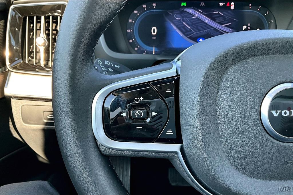 Certified 2025 Volvo XC90 B6 Plus image 26