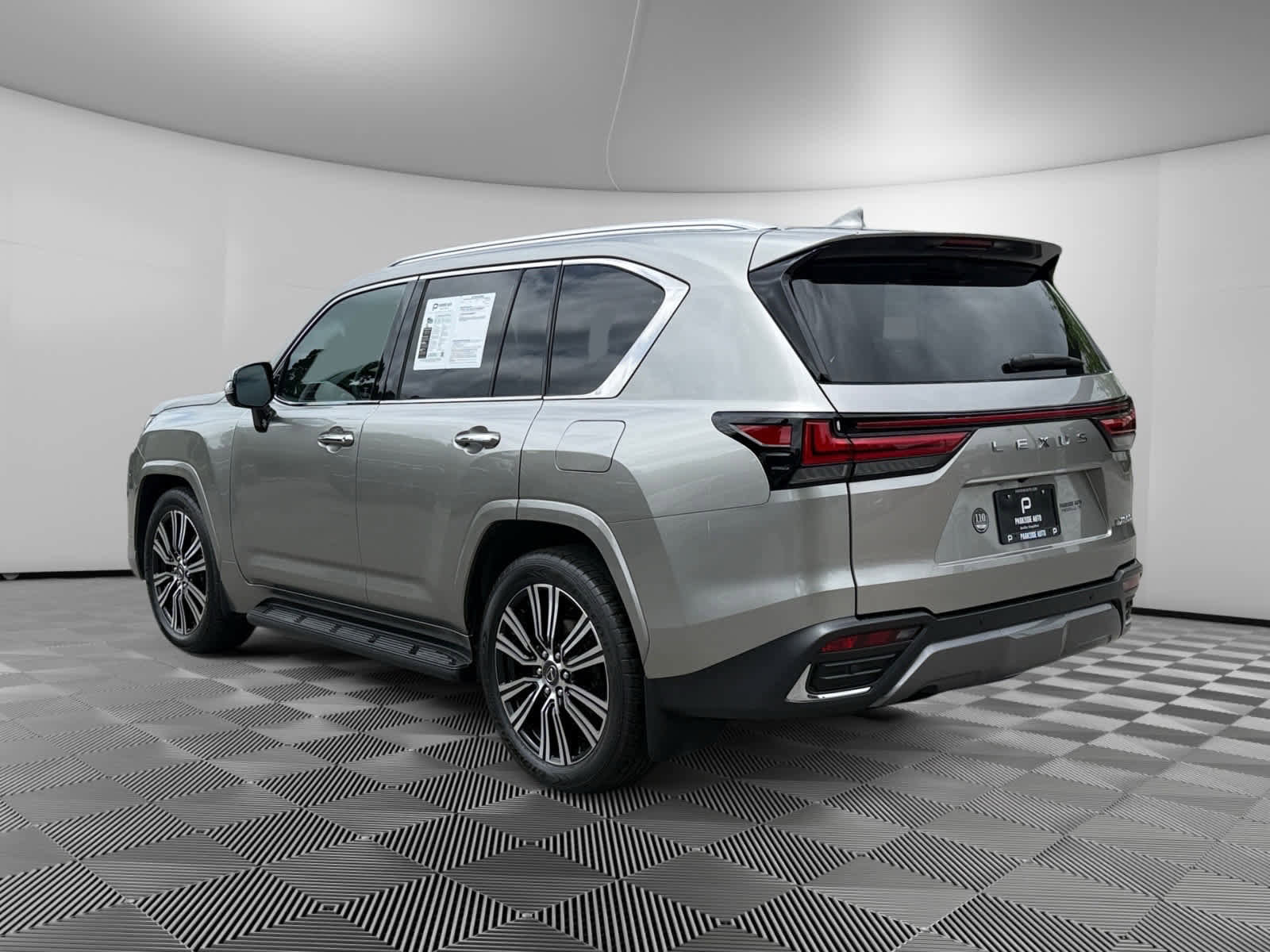 Used 2024 Lexus LX 600 4WD w/ Luxury Package image 3