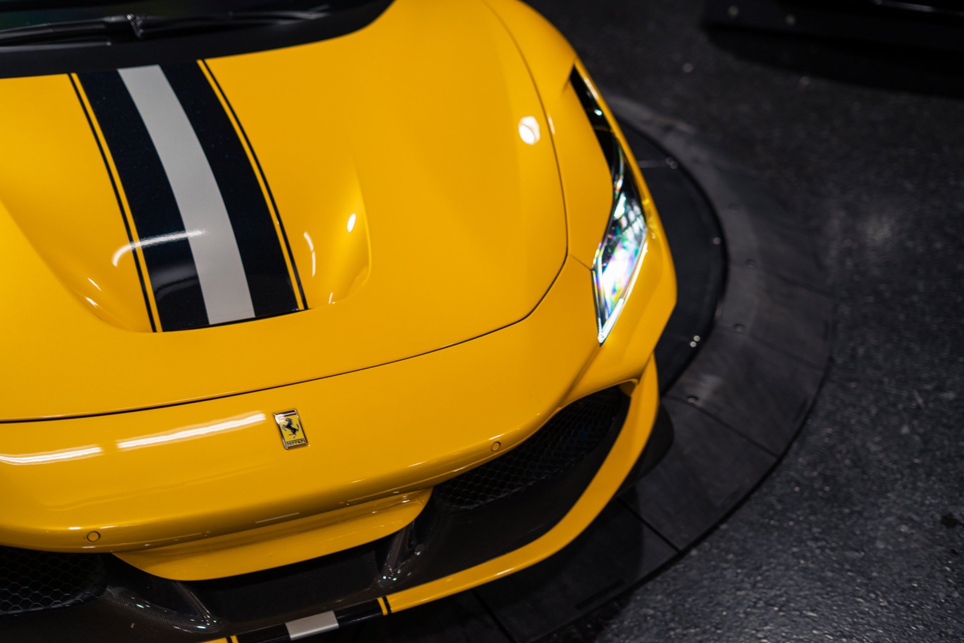 Used 2021 Ferrari F8 Tributo RWD image 33