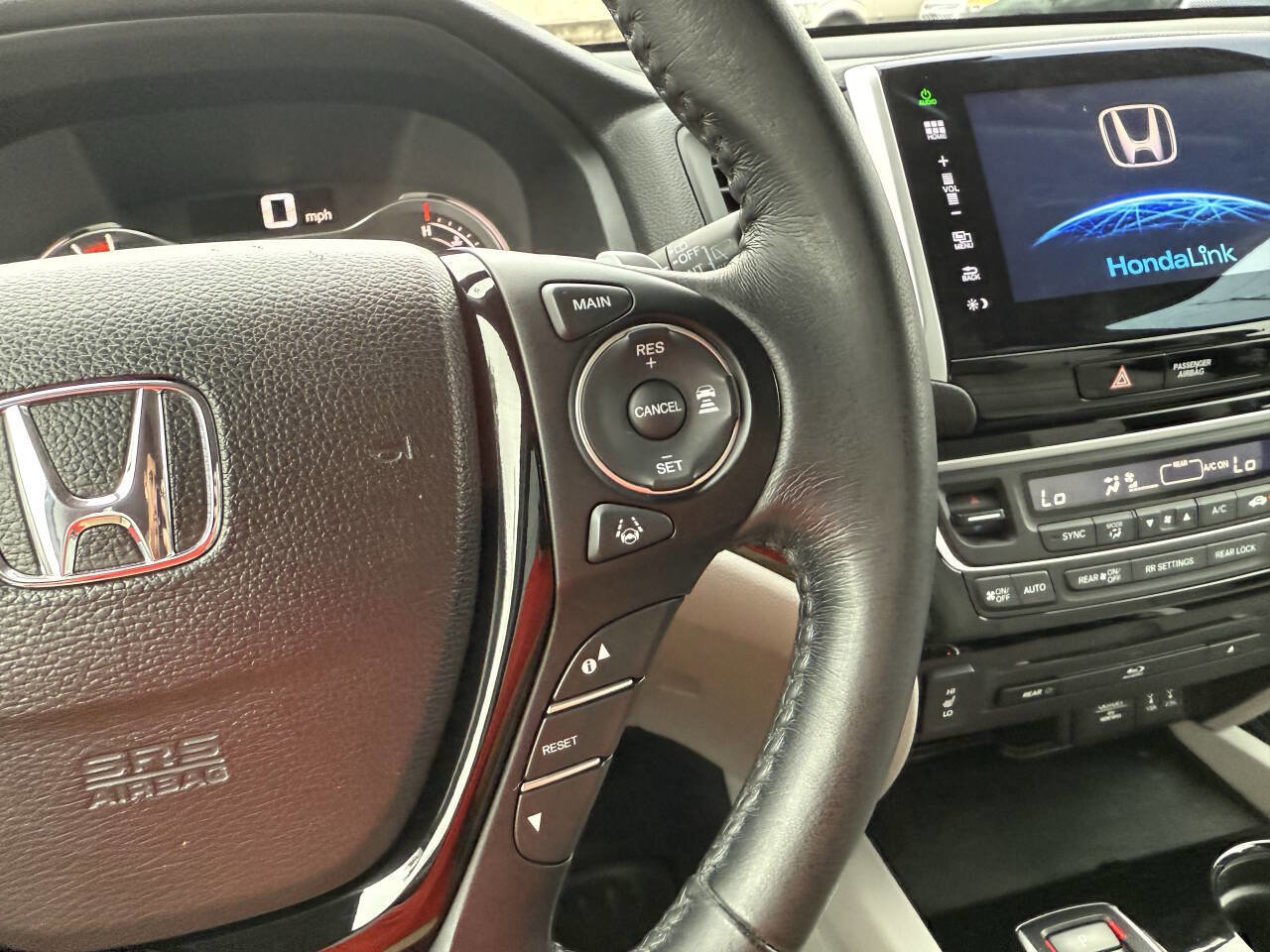 Used 2016 Honda Pilot Touring image 19