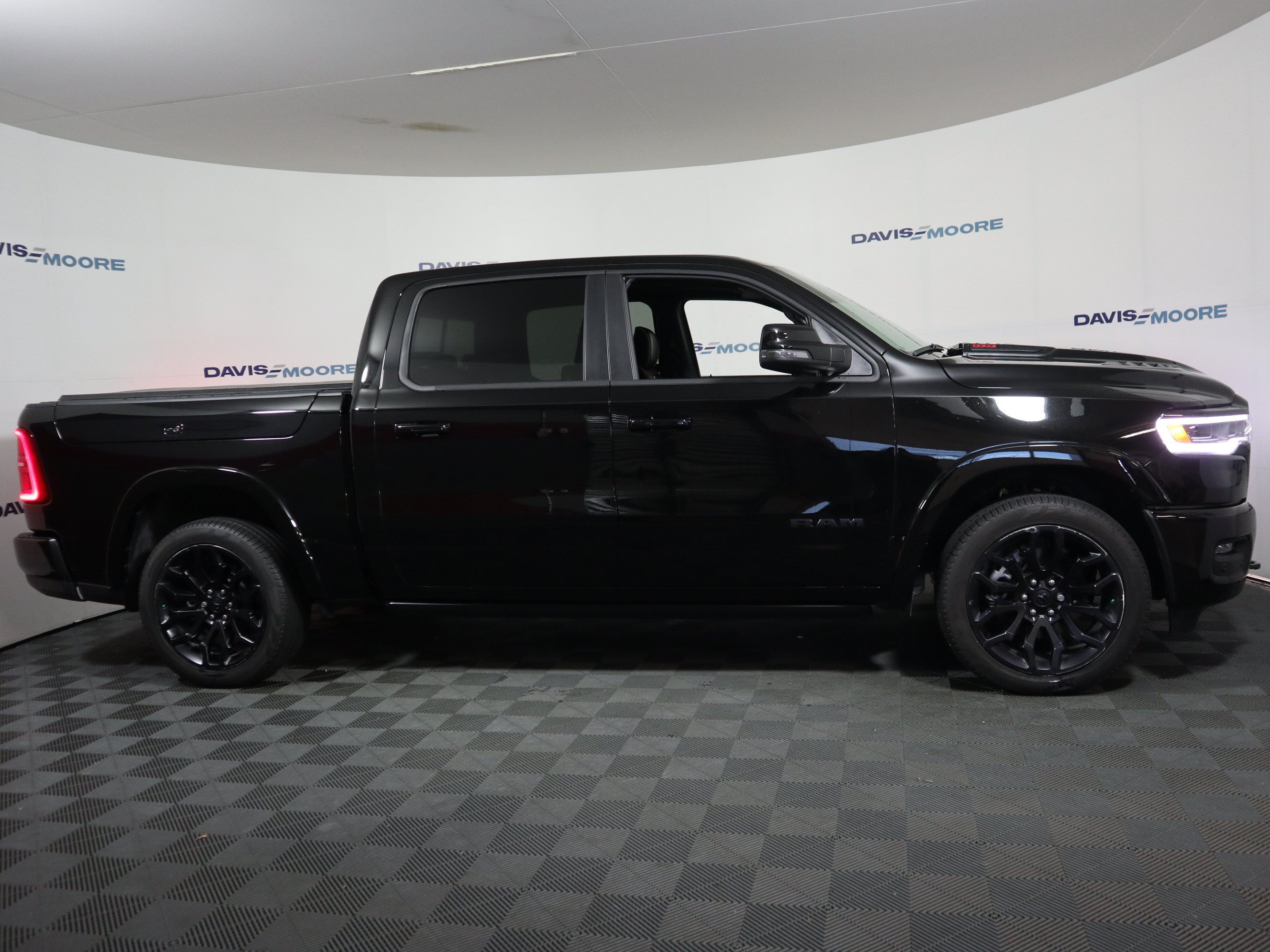 Used 2026 RAM 1500 Limited AWD/4WD image 4