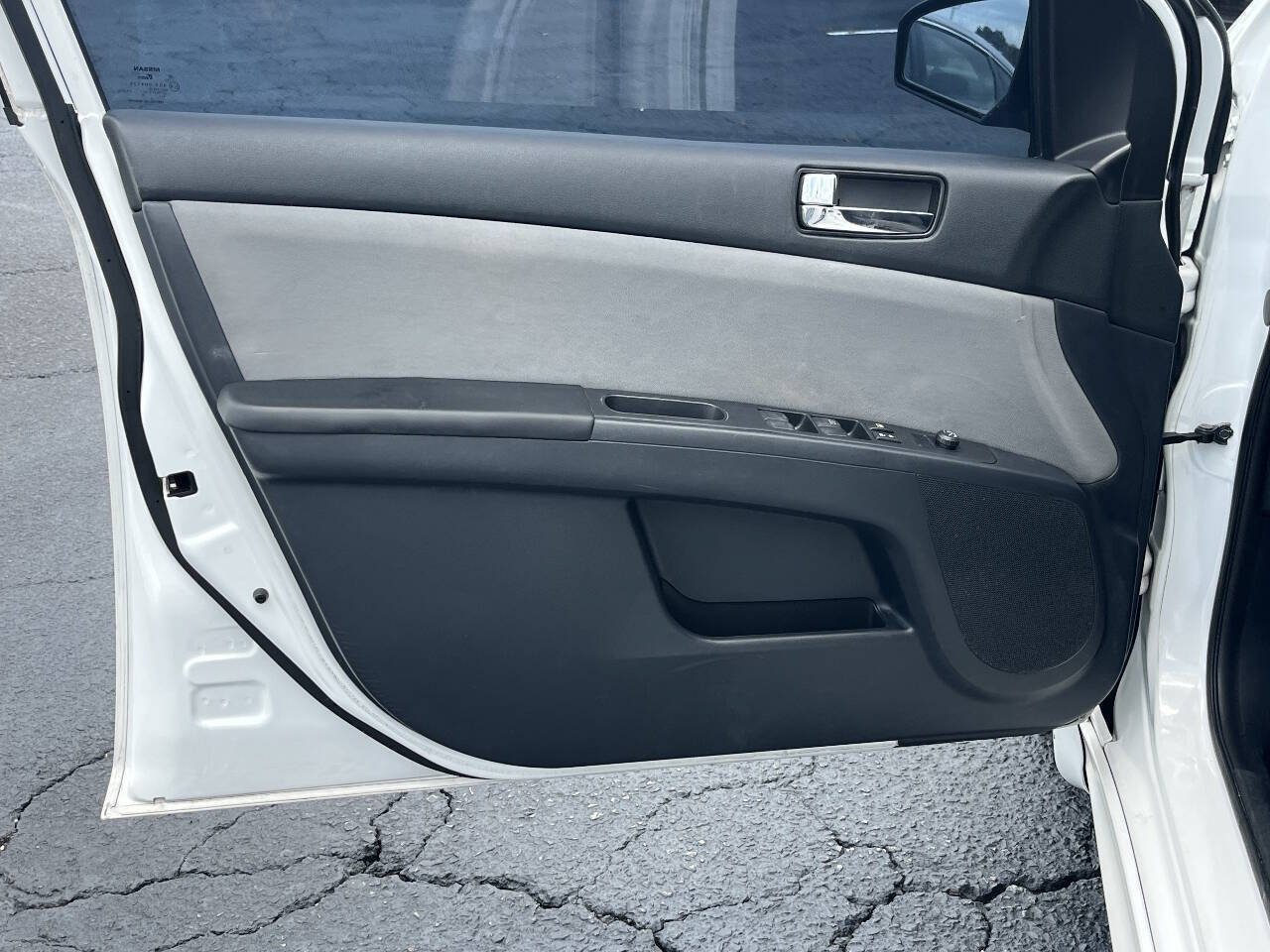 Used 2012 Nissan Sentra 2.0 SR FWD image 11