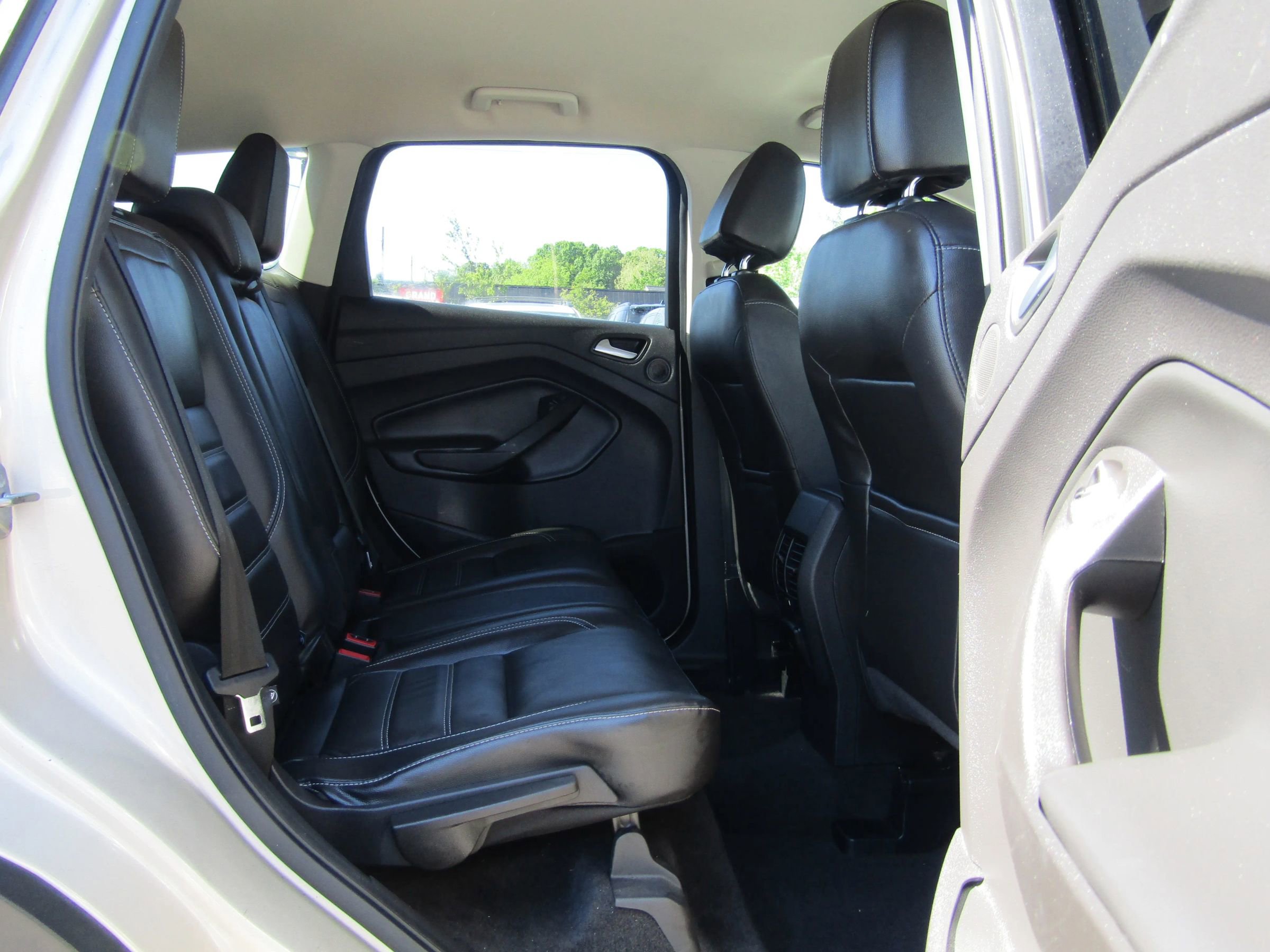 Used 2017 Ford Escape SE w/ SE Leather Comfort Package FWD image 15