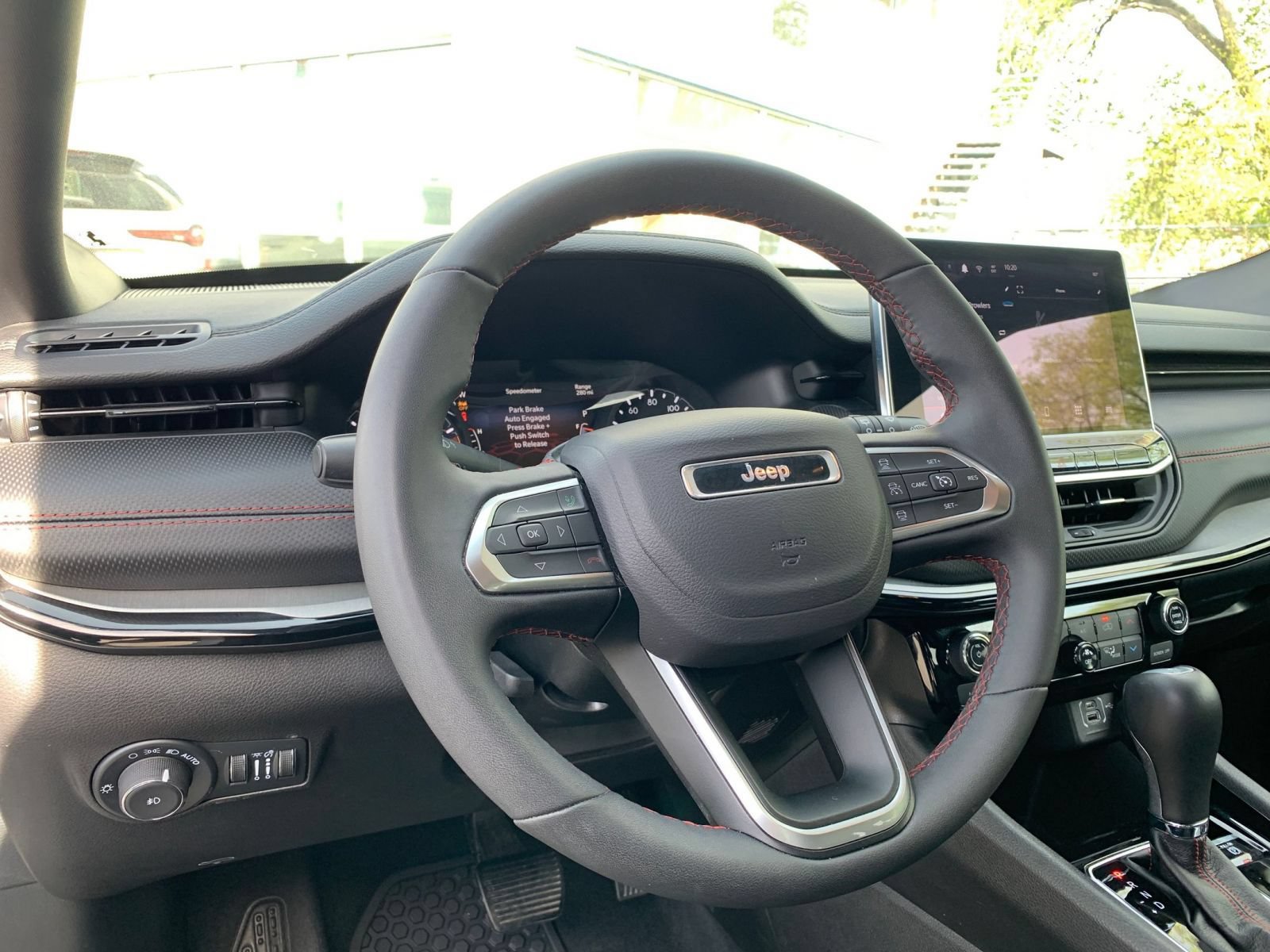 Used 2025 Jeep Compass Trailhawk AWD/4WD image 33