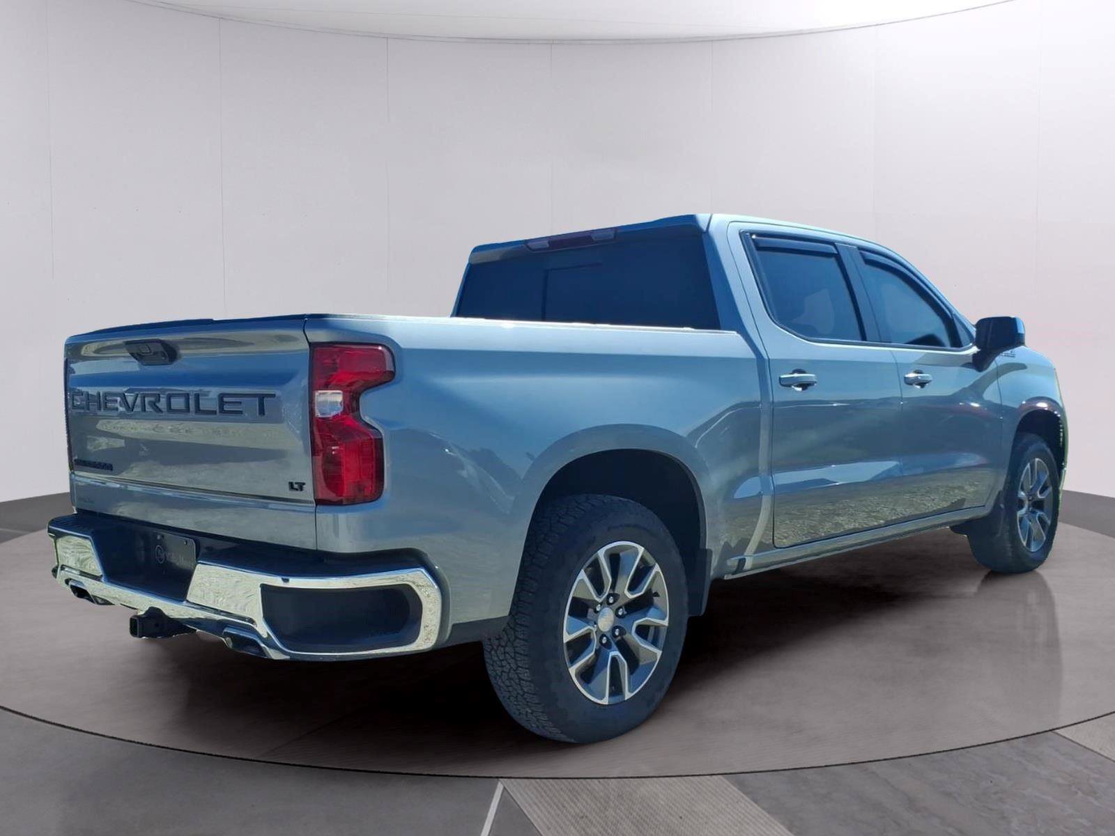 Used 2025 Chevrolet Silverado 1500 LT AWD/4WD image 5