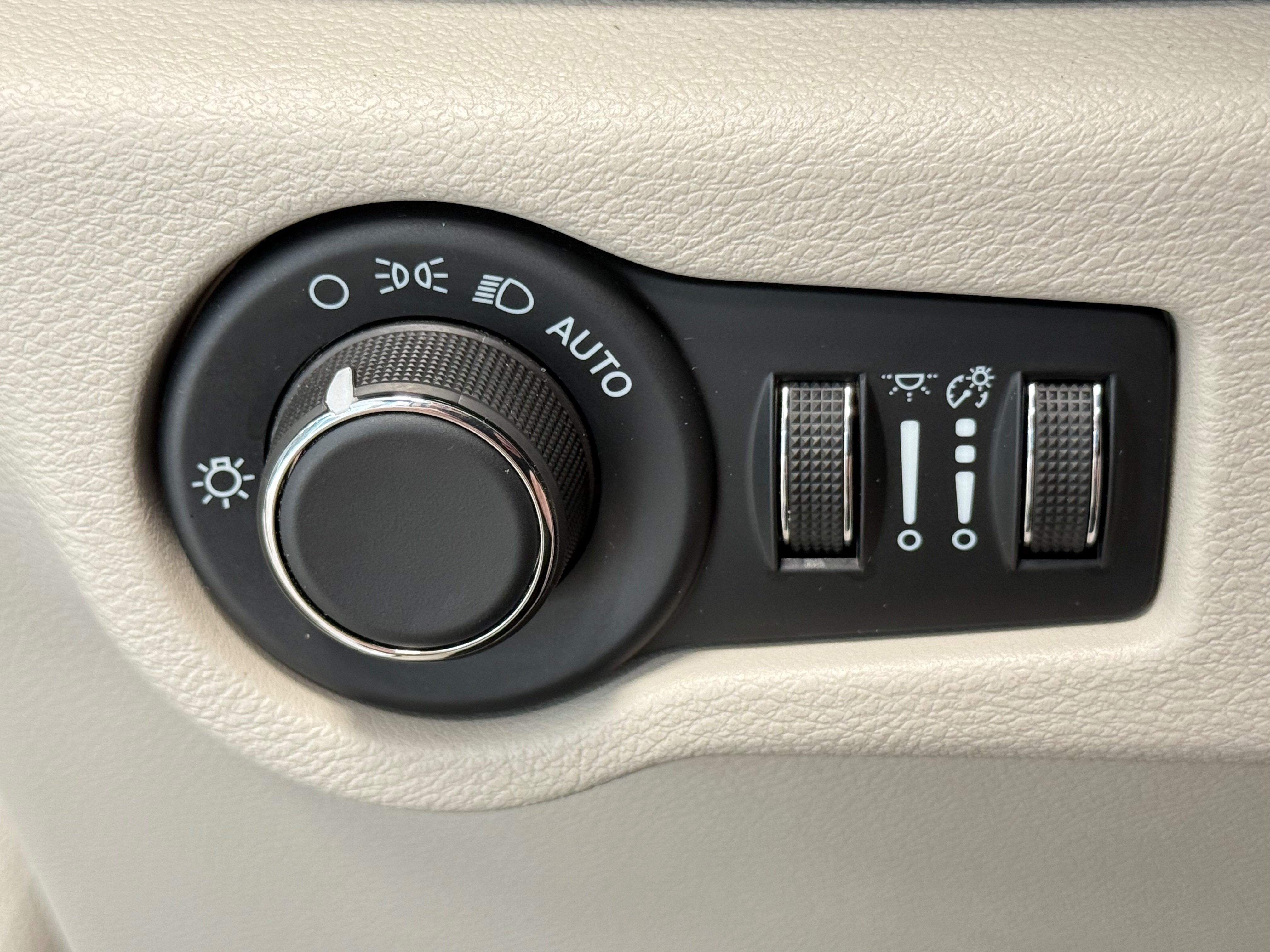 Certified 2023 Chrysler Voyager LX FWD image 24