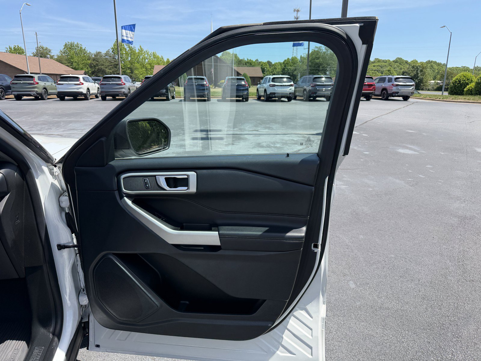 Used 2022 Ford Explorer XLT AWD/4WD image 19