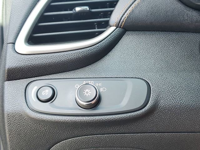 Used 2020 Chevrolet Trax LT w/ LT Convenience Package image 23