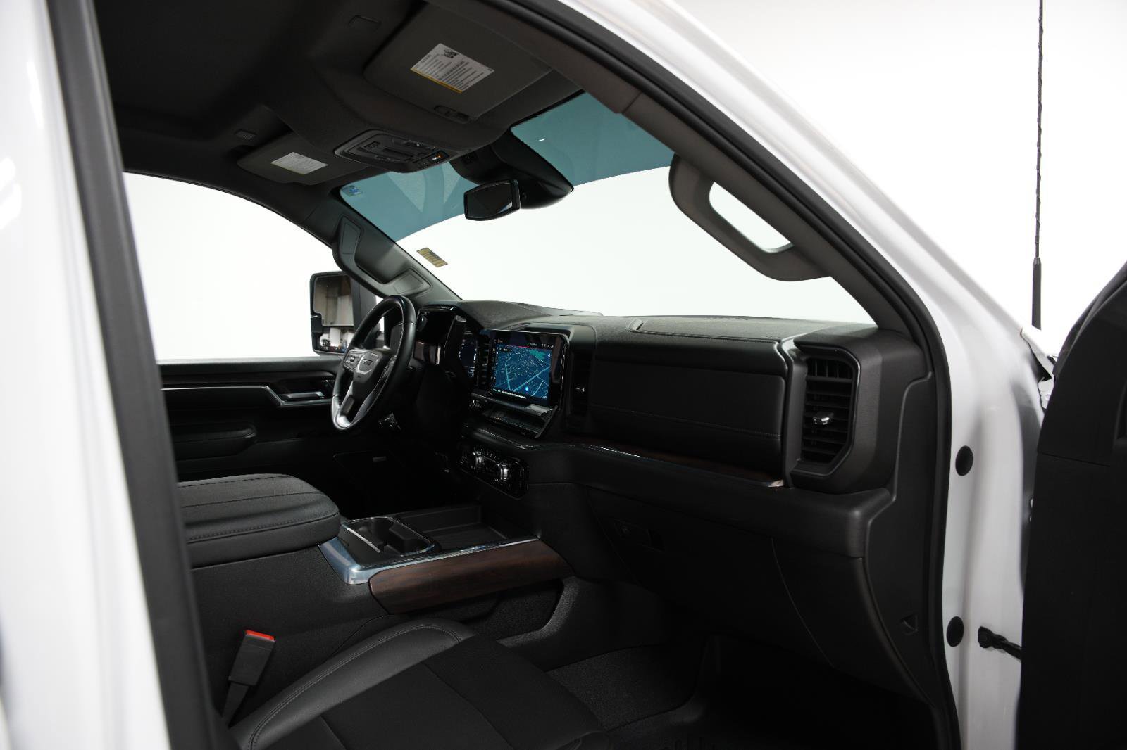 Used 2024 GMC Sierra 2500 SLT w/ SLT Convenience Package image 17