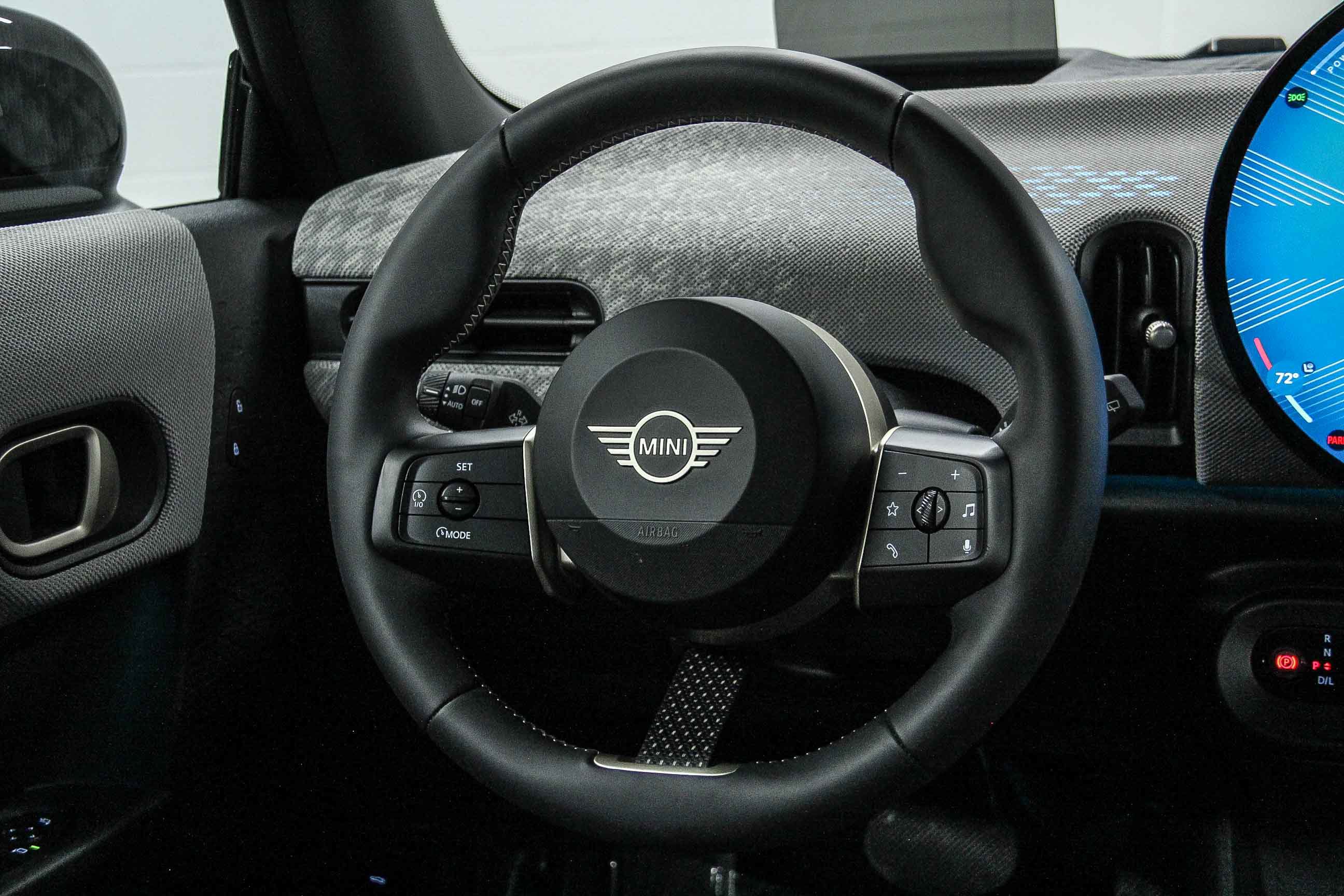 Used 2025 MINI Cooper 2-Door Hardtop image 17