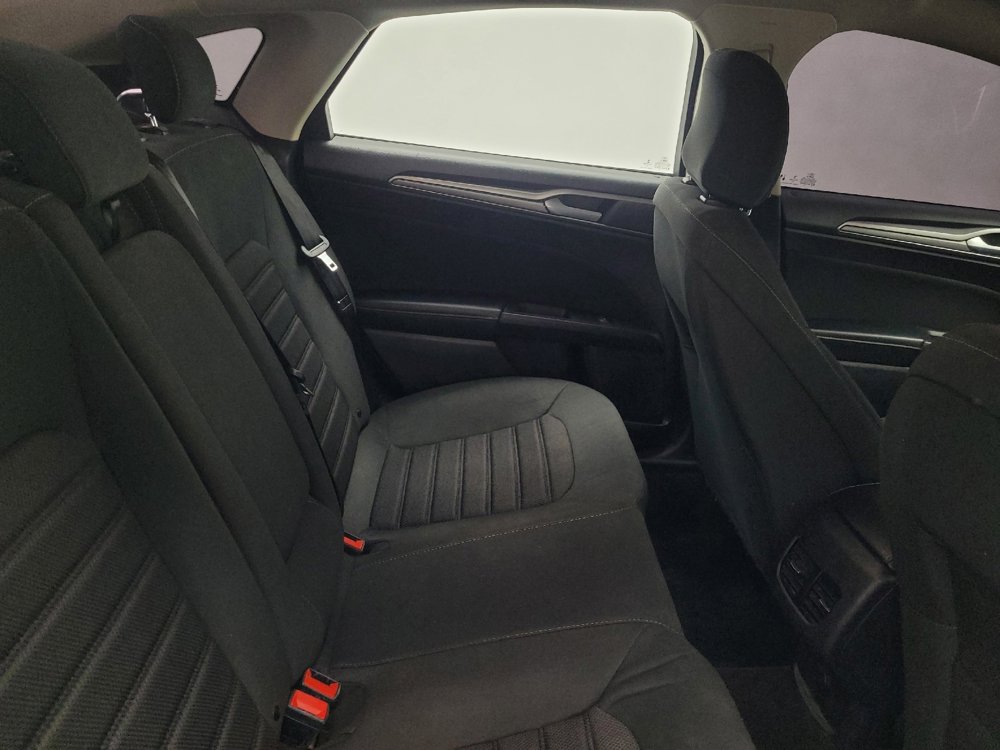 Used 2020 Ford Fusion SE image 19