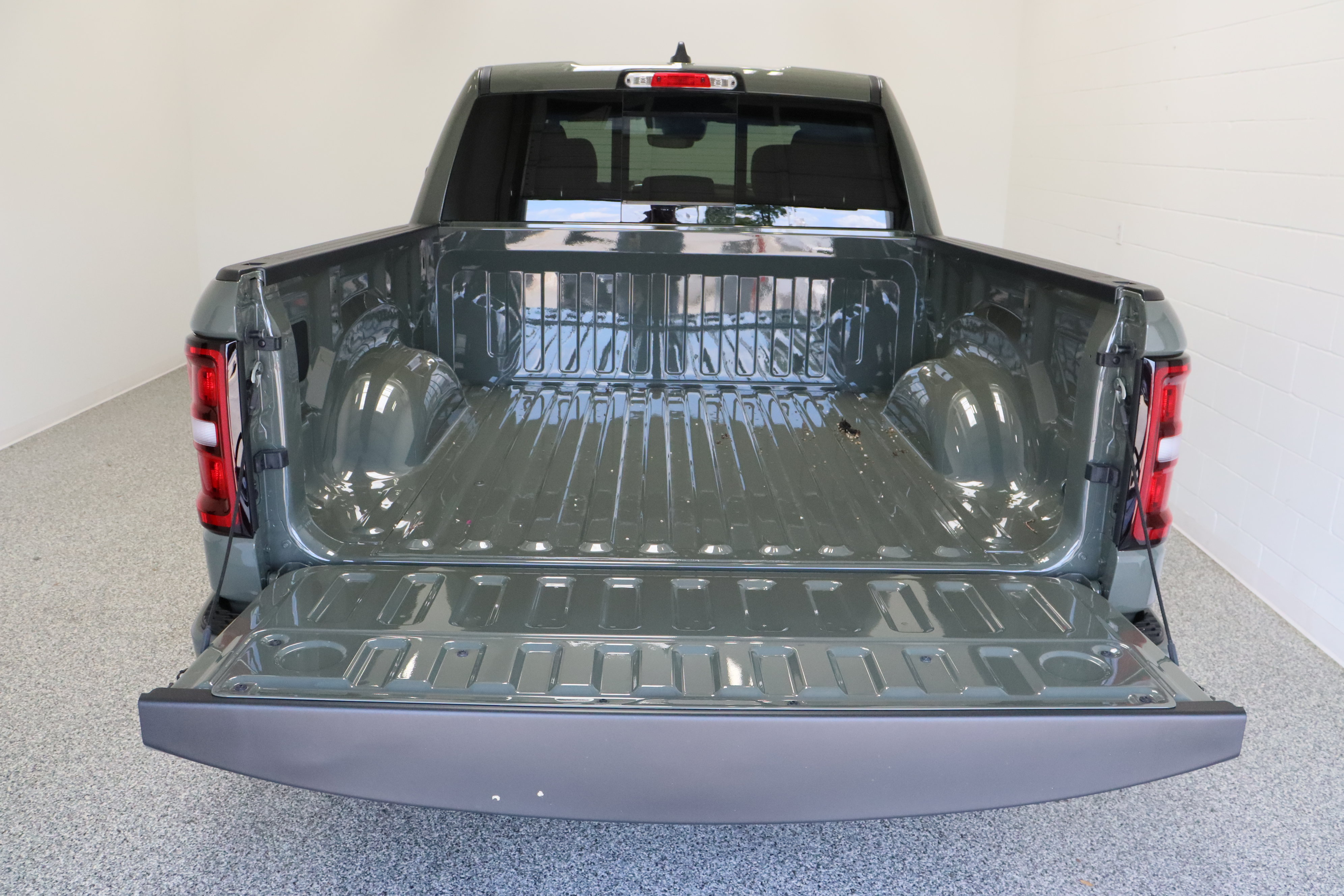 Used 2026 RAM 1500 Laramie w/ Night Edition RWD image 35