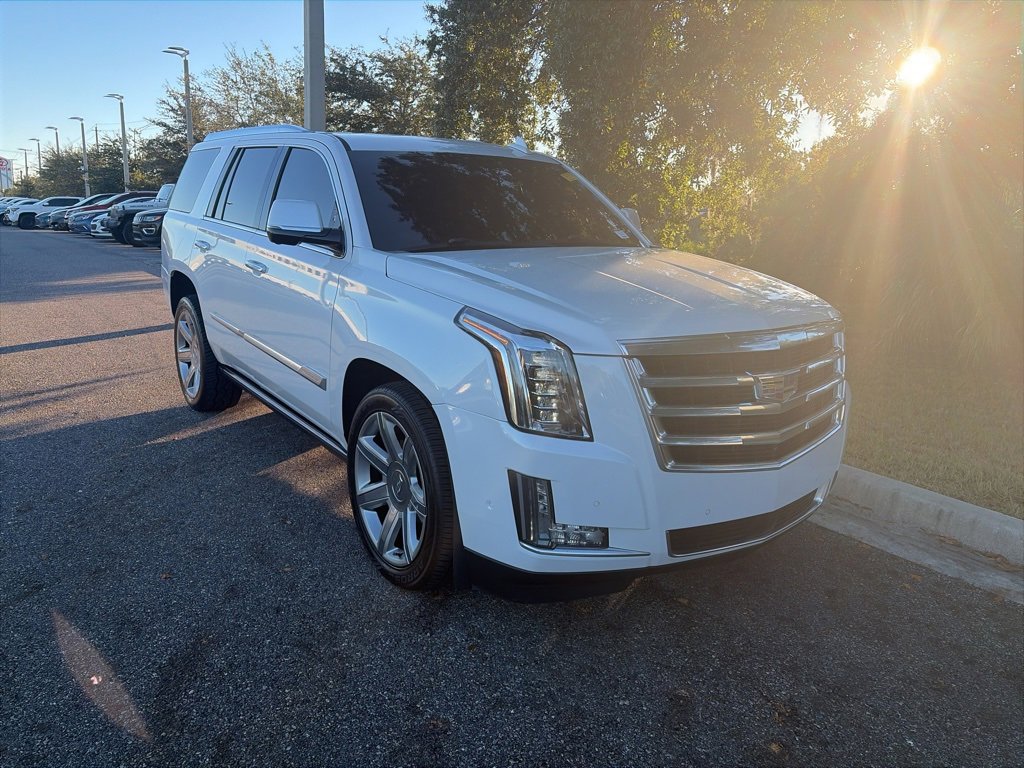Used 2020 Cadillac Escalade Premium Luxury image 4
