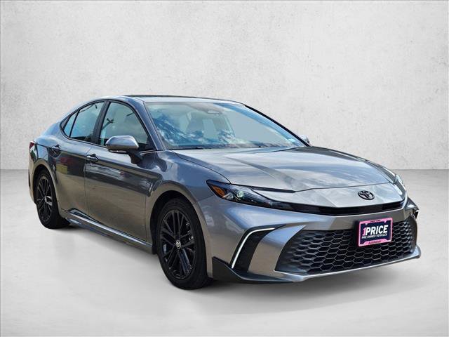 Used 2025 Toyota Camry SE image 3