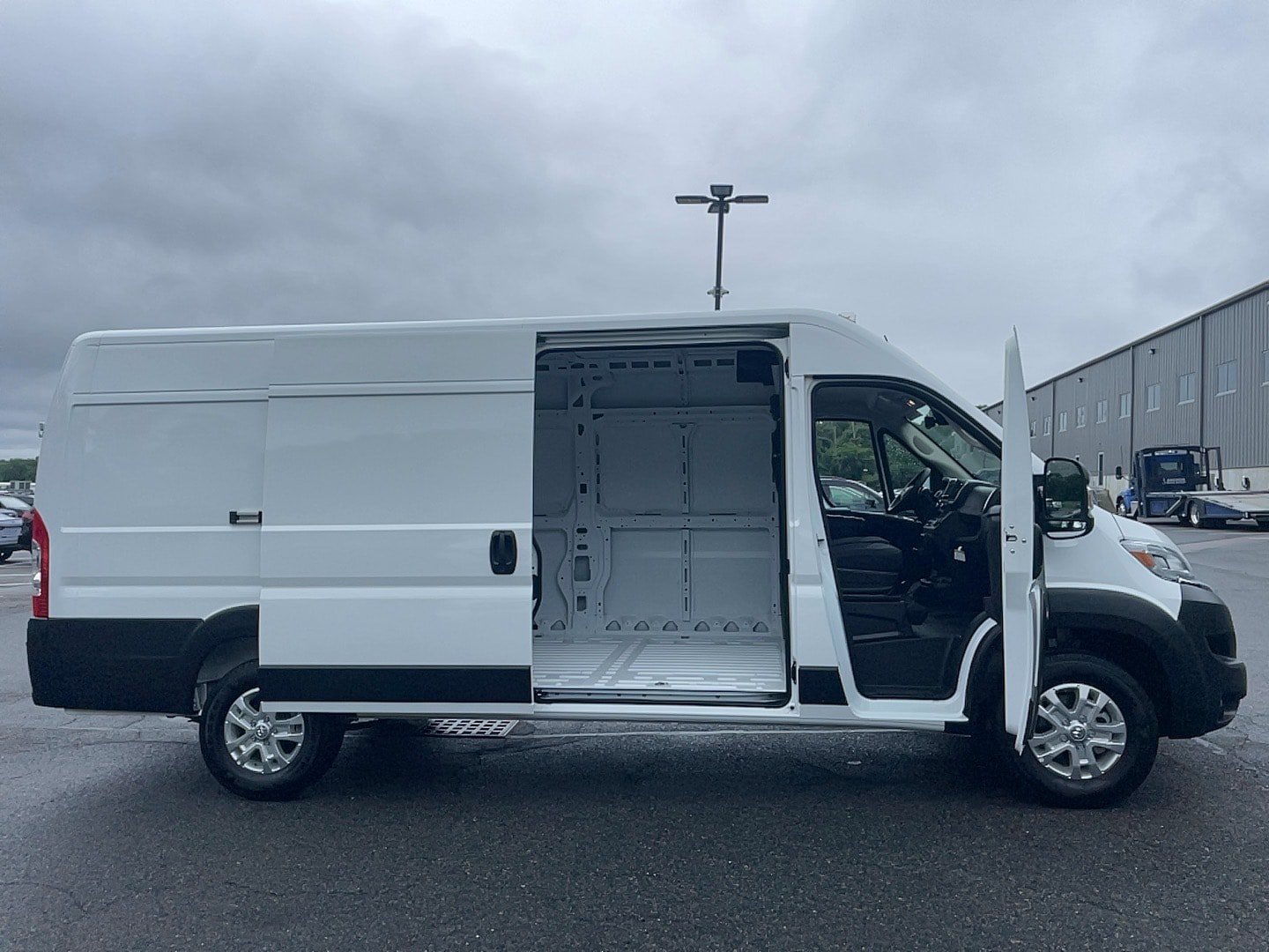 Used 2025 RAM ProMaster 3500 w/ Quick Order Package 22G SLT FWD image 9
