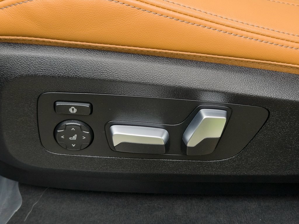 Used 2025 BMW X5 sDrive40i w/ Executive Package image 11