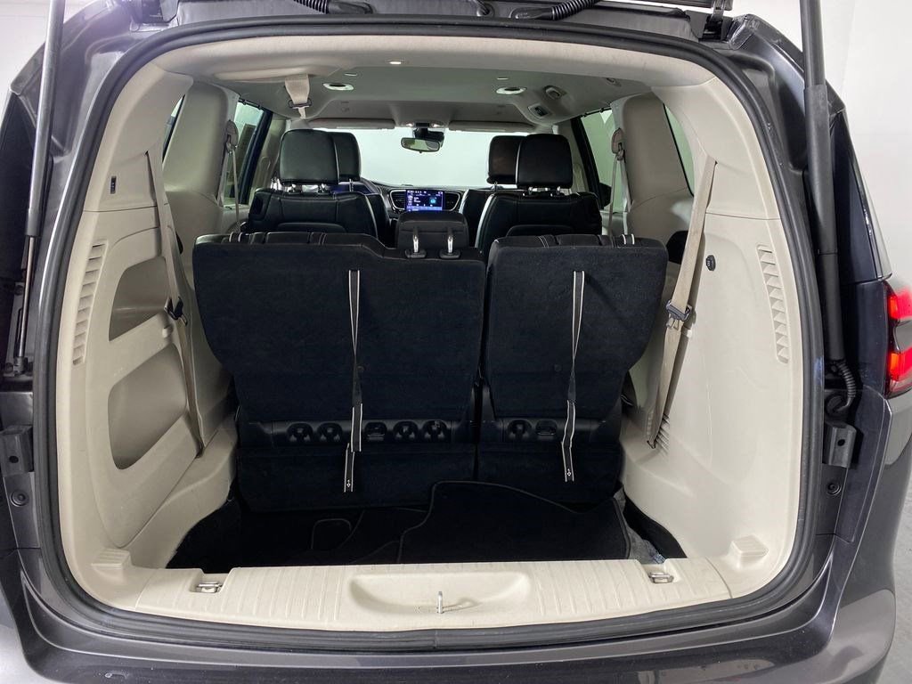 Used 2023 Chrysler Pacifica Touring-L image 29