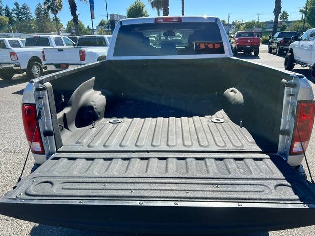Used 2014 RAM 2500 Tradesman w/ Chrome Appearance Group AWD/4WD image 23