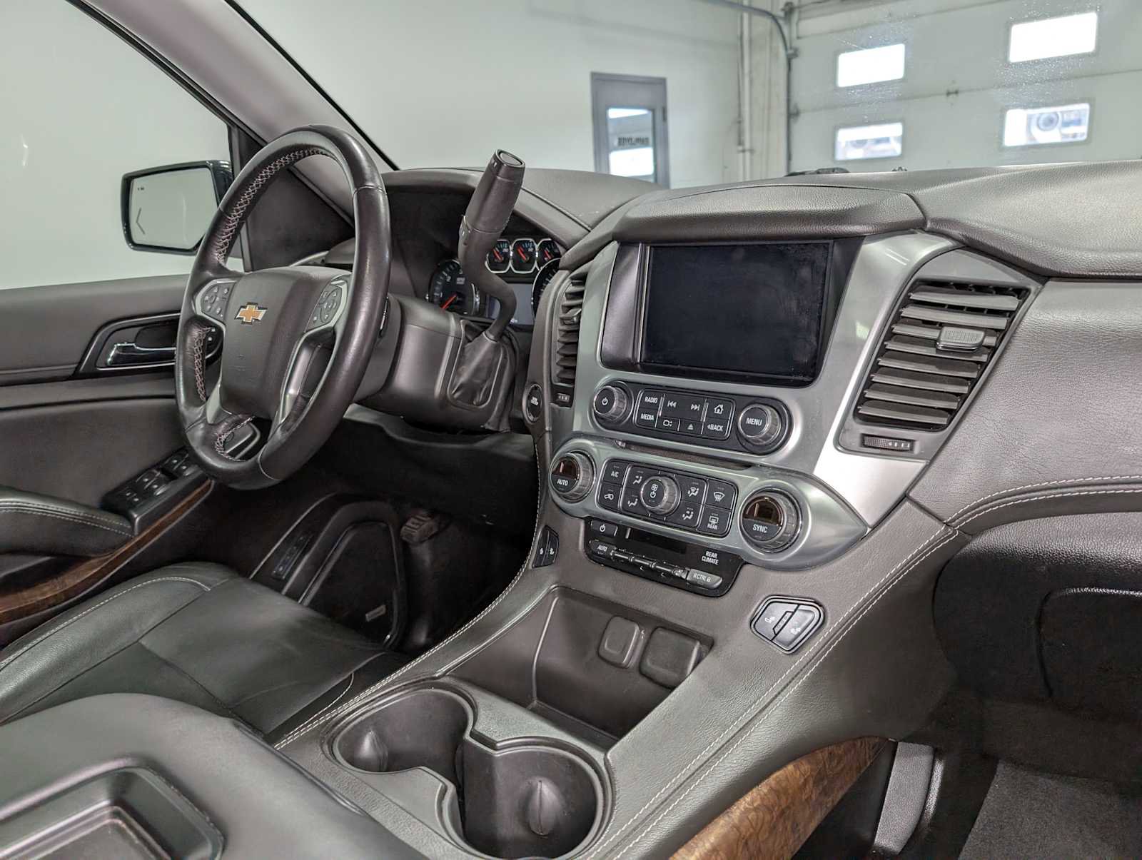 Used 2020 Chevrolet Suburban LT image 46