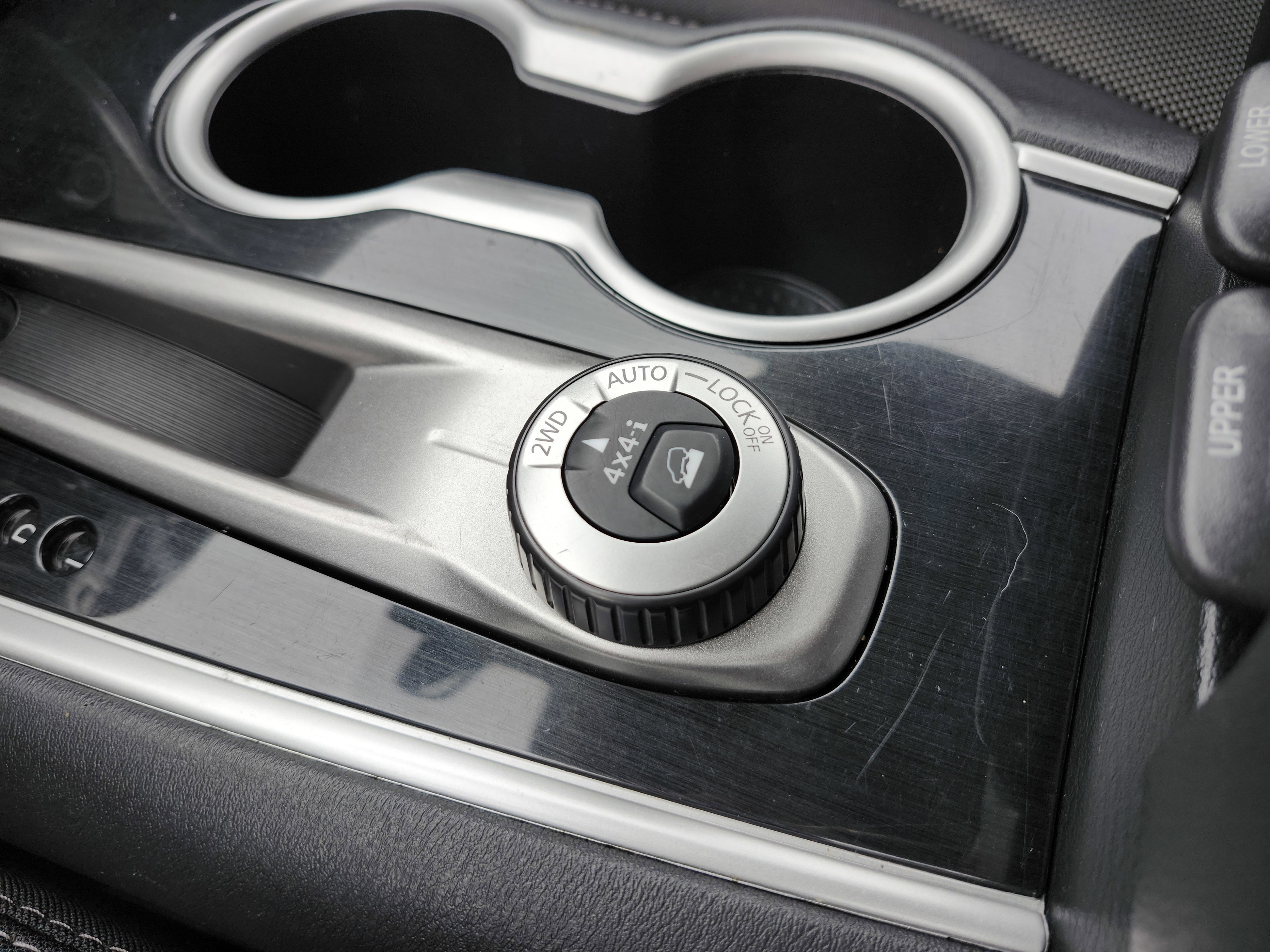 Used 2020 Nissan Pathfinder SV image 32