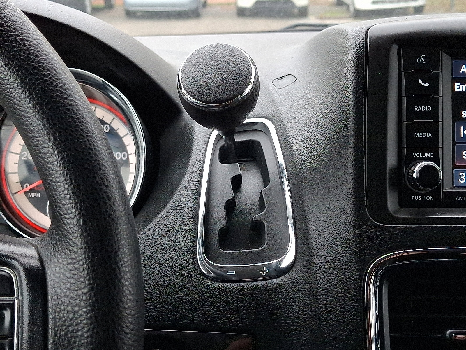Used 2018 Dodge Grand Caravan SE w/ UConnect Hands-Free Group image 17
