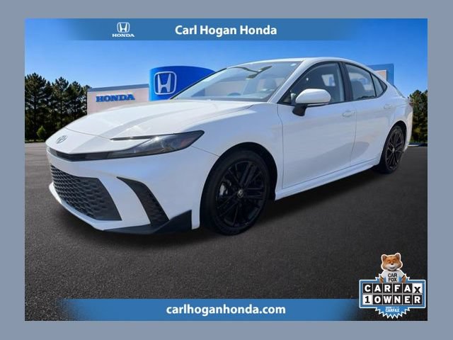 Used 2025 Toyota Camry SE FWD image 1