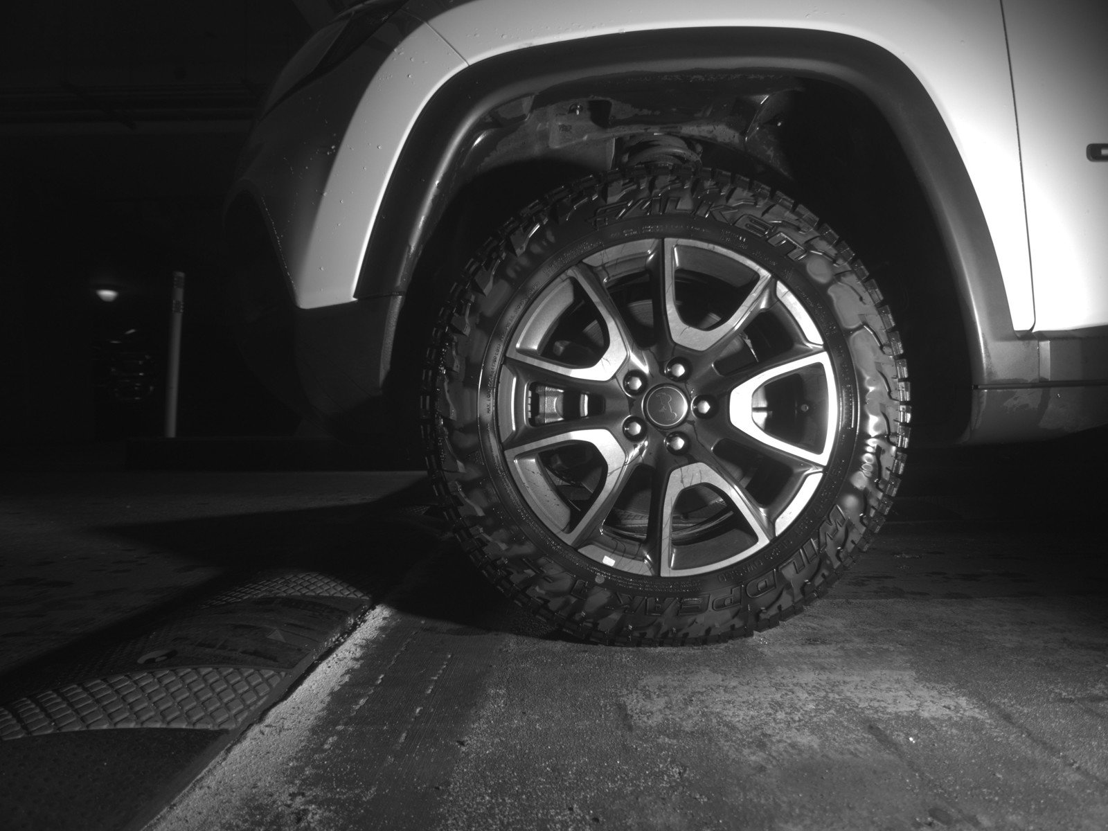 Used 2025 Jeep Compass Trailhawk image 12