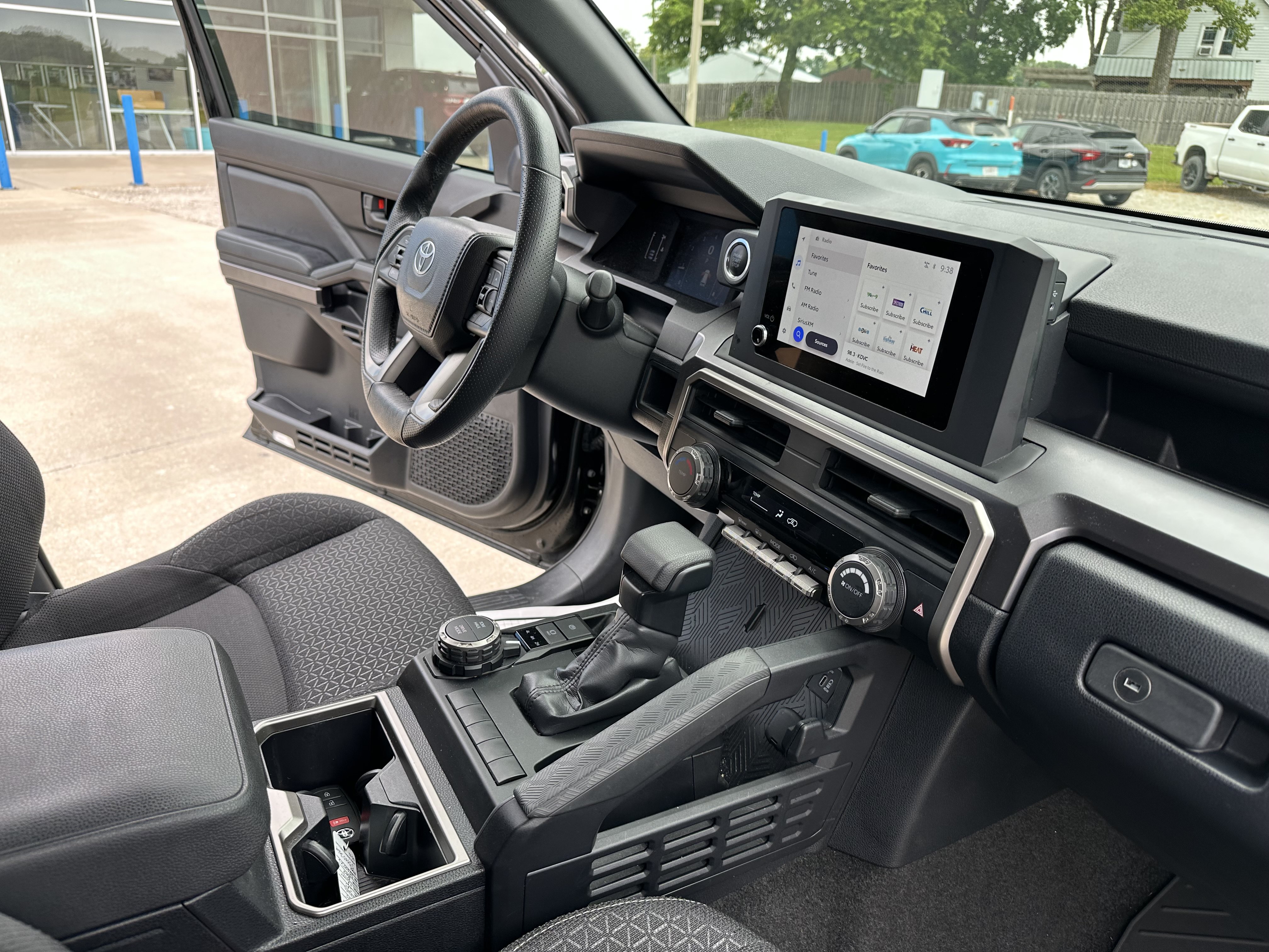 Used 2025 Toyota 4Runner SR5 AWD/4WD image 35