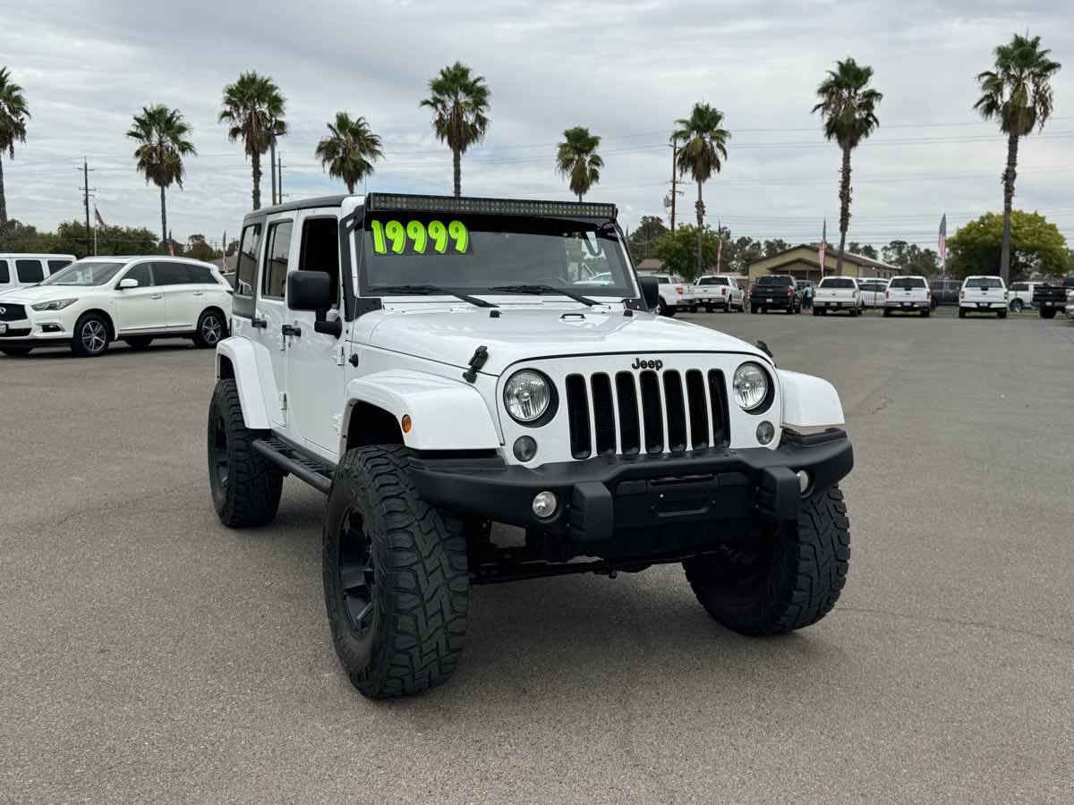 Used 2016 Jeep Wrangler Unlimited Sahara AWD/4WD image 3