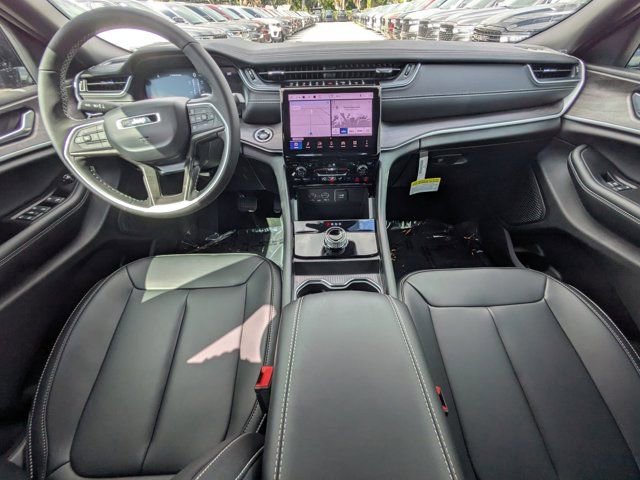 New 2025 Jeep Grand Cherokee Limited w/ Black Appearance Package image 13