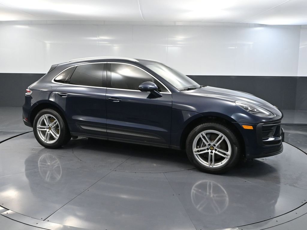 Used 2022 Porsche Macan Base image 3