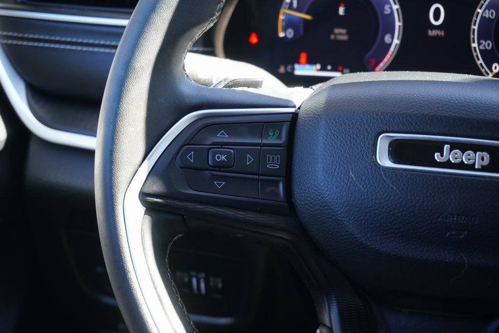 Used 2024 Jeep Grand Cherokee Laredo image 14