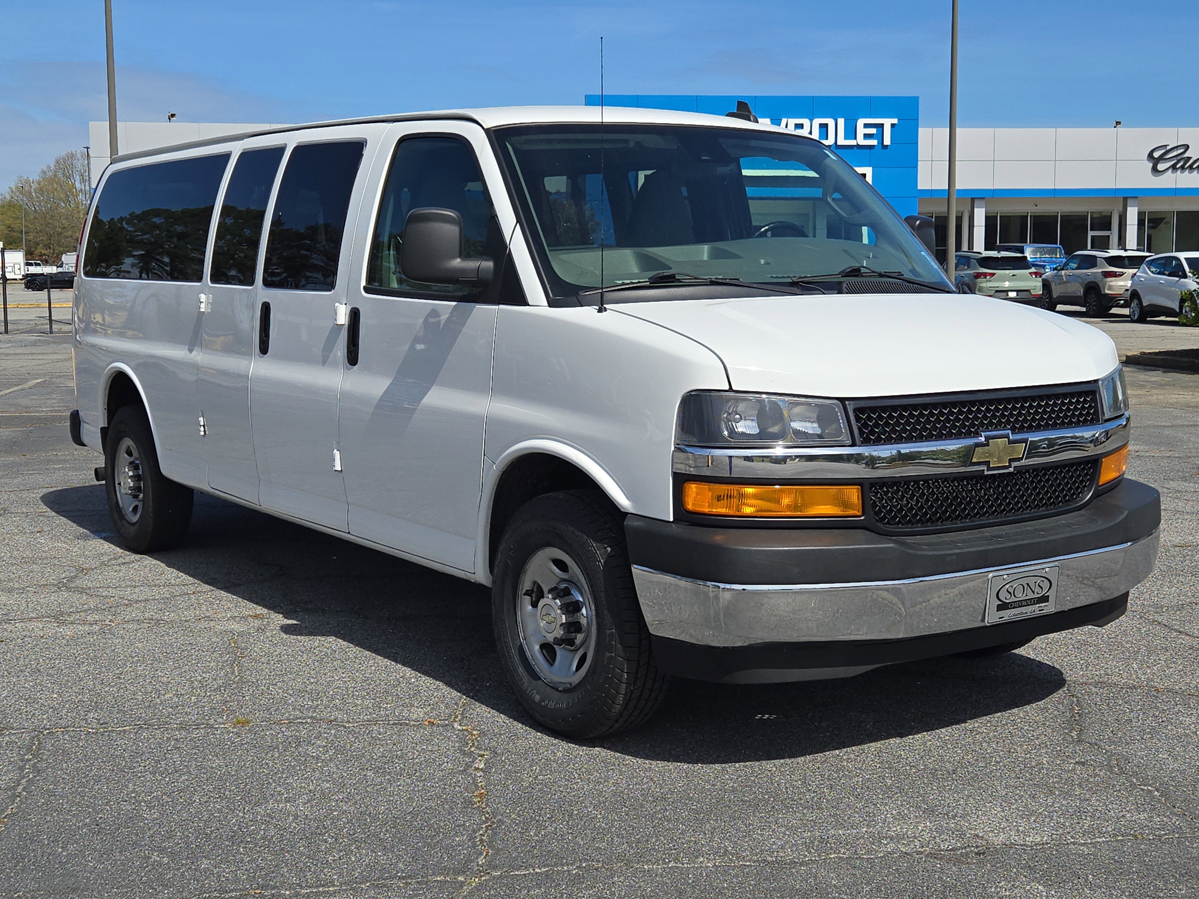 Used 2021 Chevrolet Express 3500 LT w/ LT Preferred Equipment Group RWD image 4