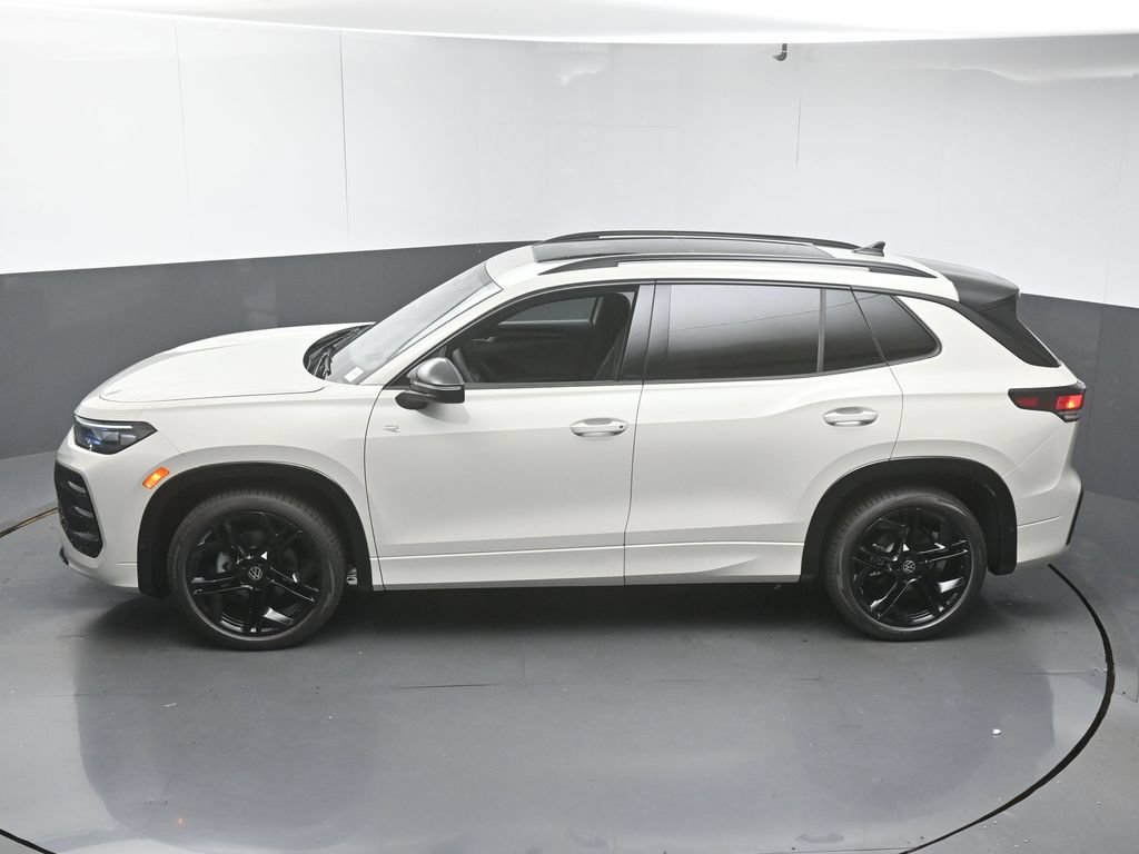 New 2026 Volkswagen Tiguan SE R-Line FWD image 45