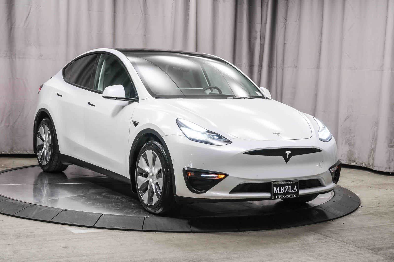 Used 2022 Tesla Model Y Long Range AWD/4WD image 5