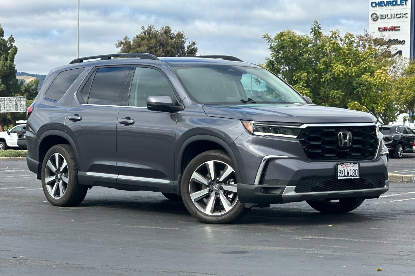 Used 2024 Honda Pilot Touring image 2