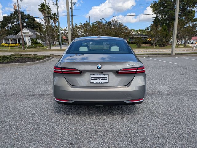Used 2024 BMW 530i w/ Convenience Package RWD image 6