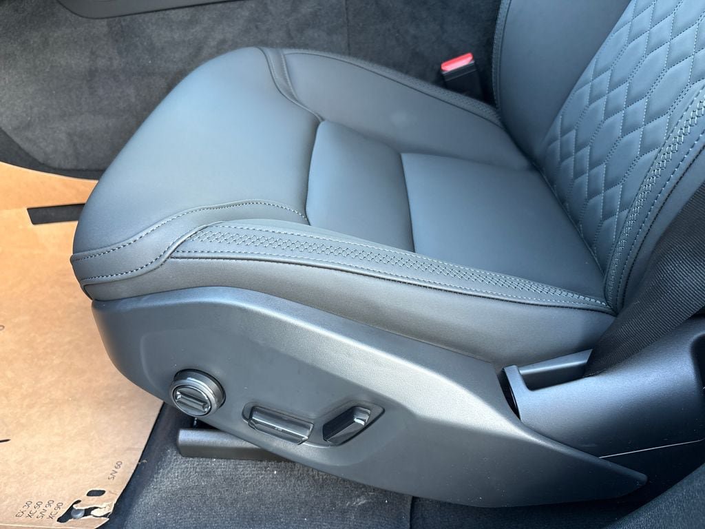 New 2026 Volvo XC60 B5 Plus AWD/4WD image 8