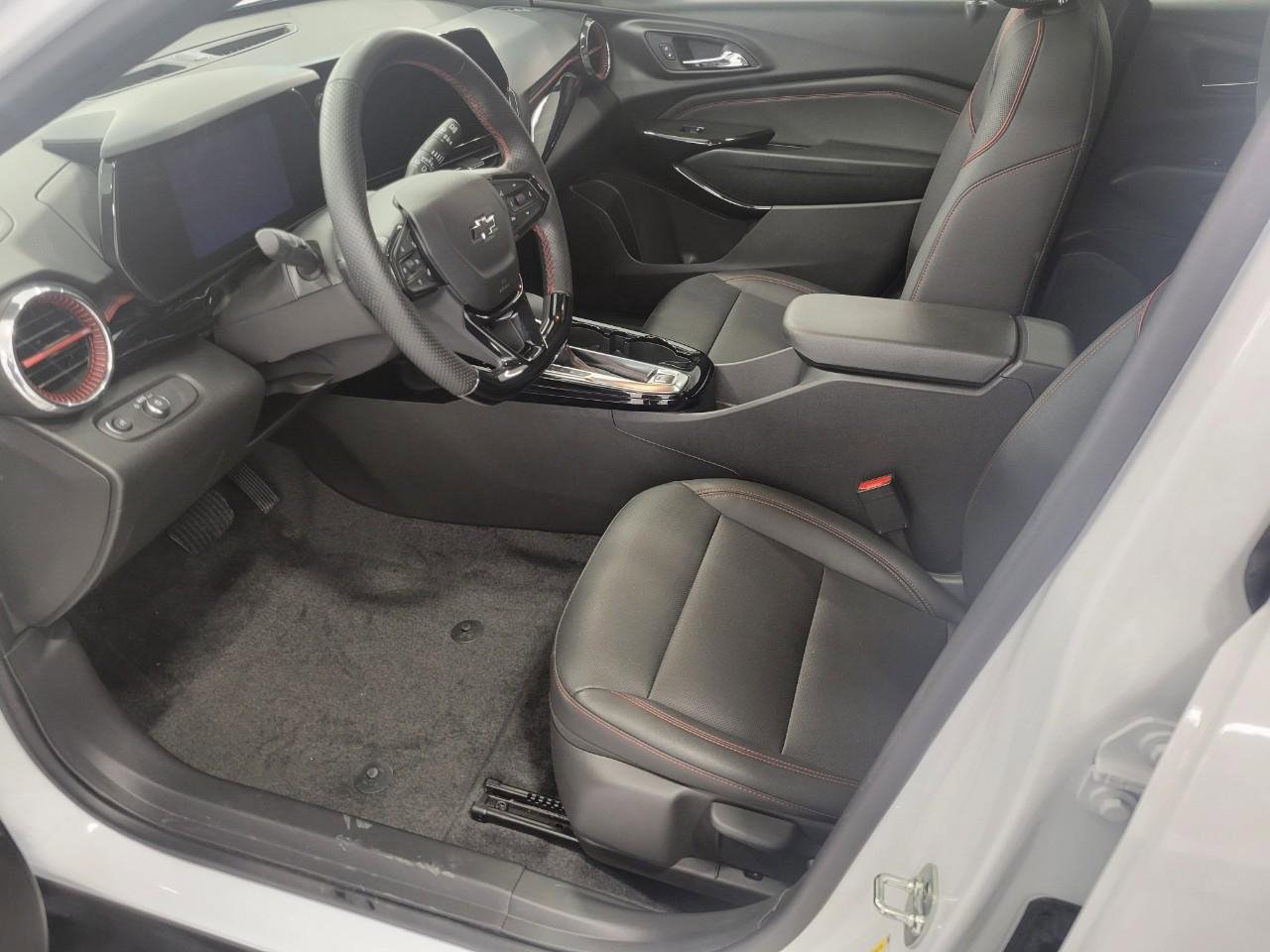 Used 2025 Chevrolet Trax RS w/ Sunroof Package image 6